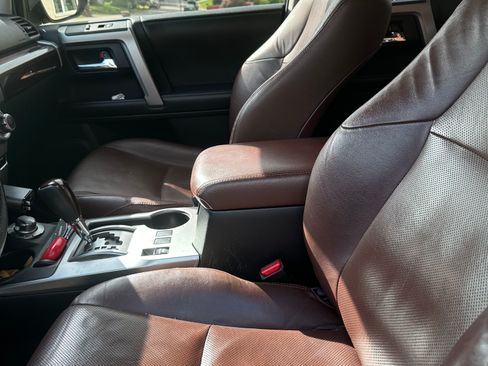 Used 2014 Toyota 4Runner Limited AWD/4WD image 5