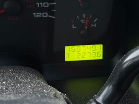 Used 2005 Ford F150 XLT image 10