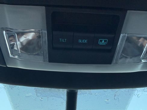 Used 2017 Ford Explorer XLT w/ Equipment Group 202A image 19