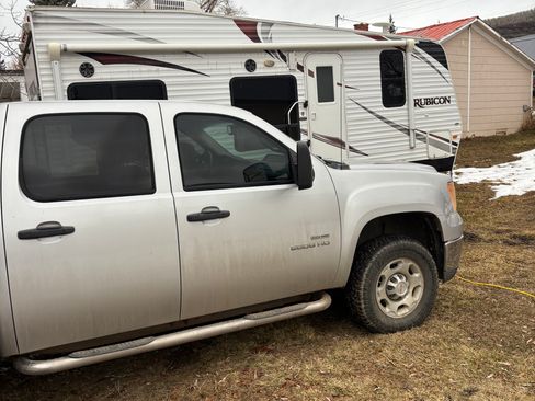 Used 2010 GMC Sierra 2500 SLE w/ Suspension Package, Off-Road image 16