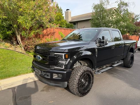 Used 2019 Ford F250 Lariat w/ Lariat Ultimate Package AWD/4WD image 14