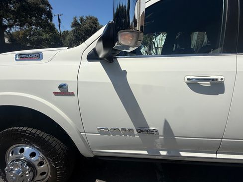 Used 2022 RAM 3500 Limited AWD/4WD image 9