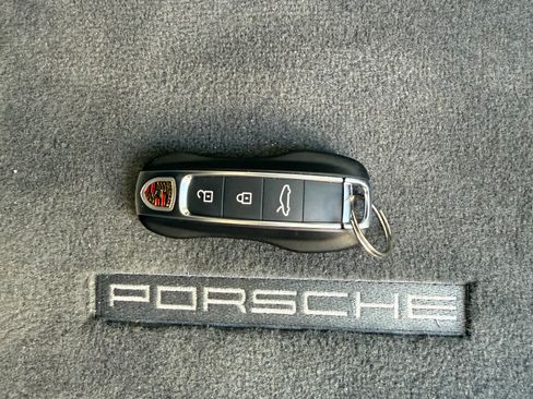 Used 2024 Porsche 911 Carrera 4 AWD/4WD image 6