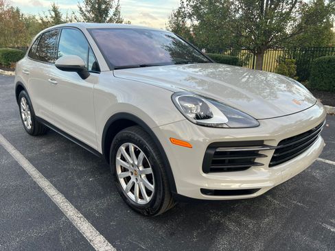 Used 2023 Porsche Cayenne Platinum Edition image 2