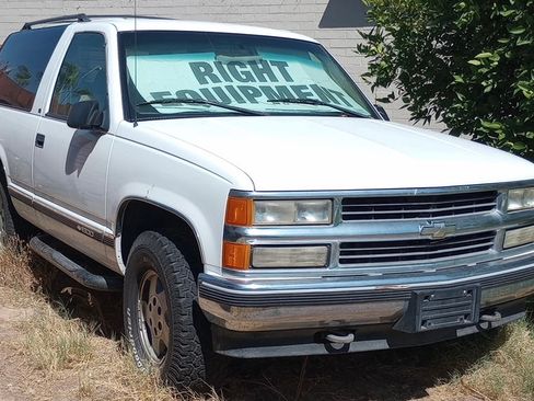 Used 1995 Chevrolet Tahoe Sport Utility 2D image 1