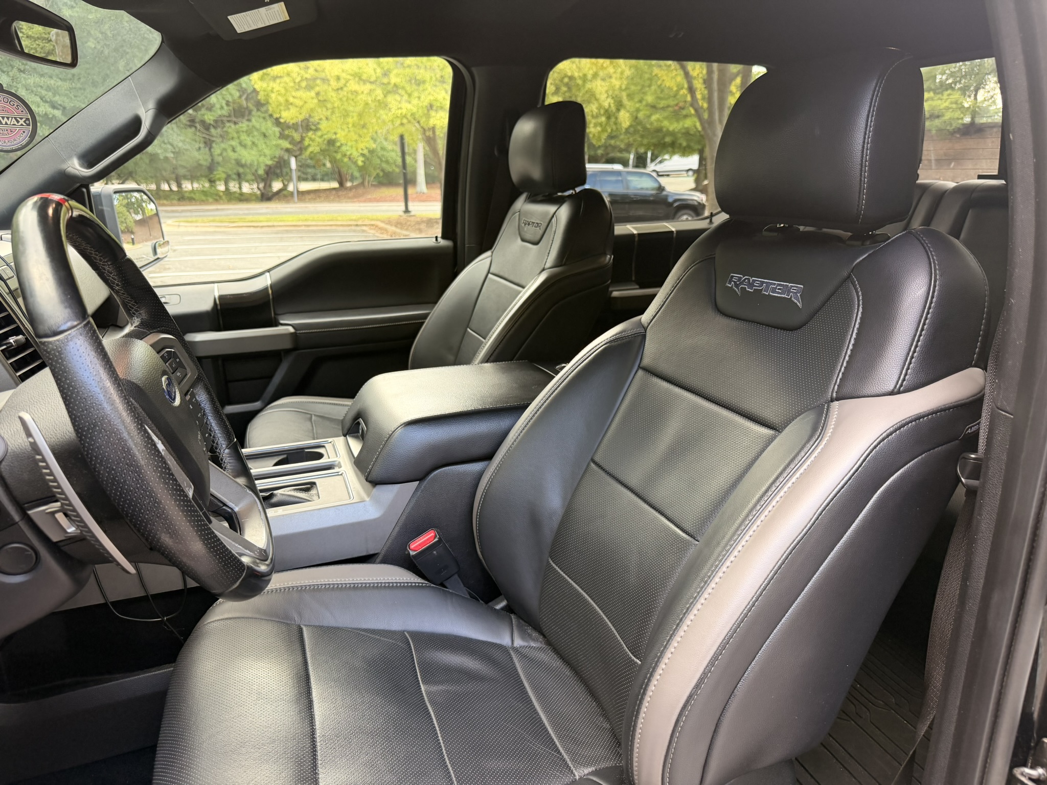 Used 2017 Ford F150 Raptor w/ Equipment Group 802A Luxury AWD/4WD image 13