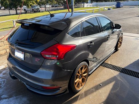 Used 2017 Ford Focus ST w/ Equipment Group 402A image 9