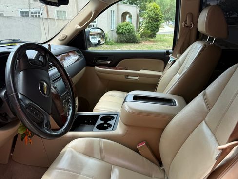 Used 2007 Chevrolet Tahoe LTZ w/ LTZ Preferred Equipment Group RWD image 13