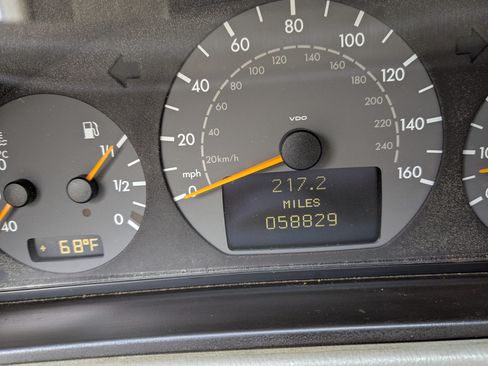 Used 2000 Mercedes-Benz CLK 430 Cabriolet image 11