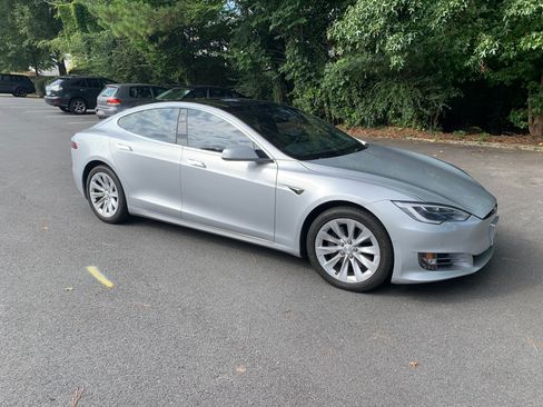 Used 2018 Tesla Model S 100D AWD/4WD image 2