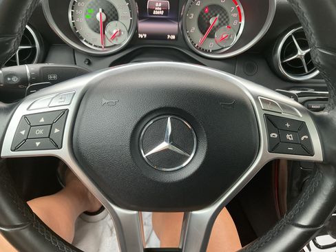 Used 2015 Mercedes-Benz SLK 250 image 18