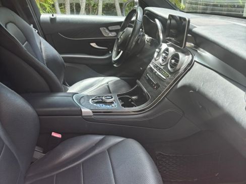 Used 2018 Mercedes-Benz GLC 300 image 18