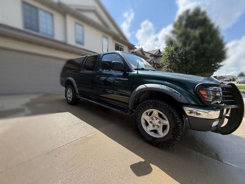 Used 2001 Toyota Tacoma PreRunner RWD image 2