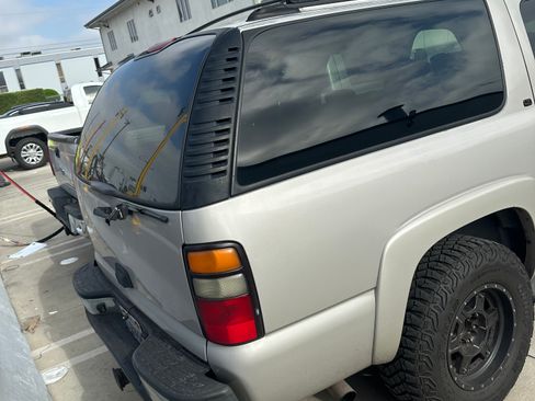 Used 2005 Chevrolet Suburban LT w/ Preferred Equipment Group AWD/4WD image 6