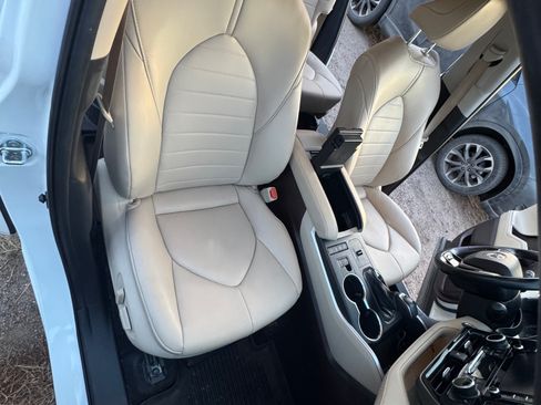 Used 2021 Toyota Highlander XLE image 13