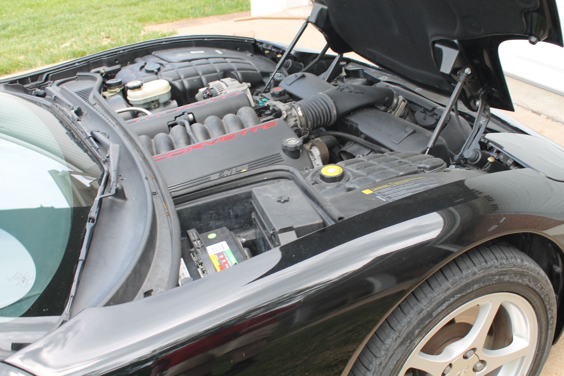 Used 2000 Chevrolet Corvette Convertible w/ Memory Pkg RWD image 9