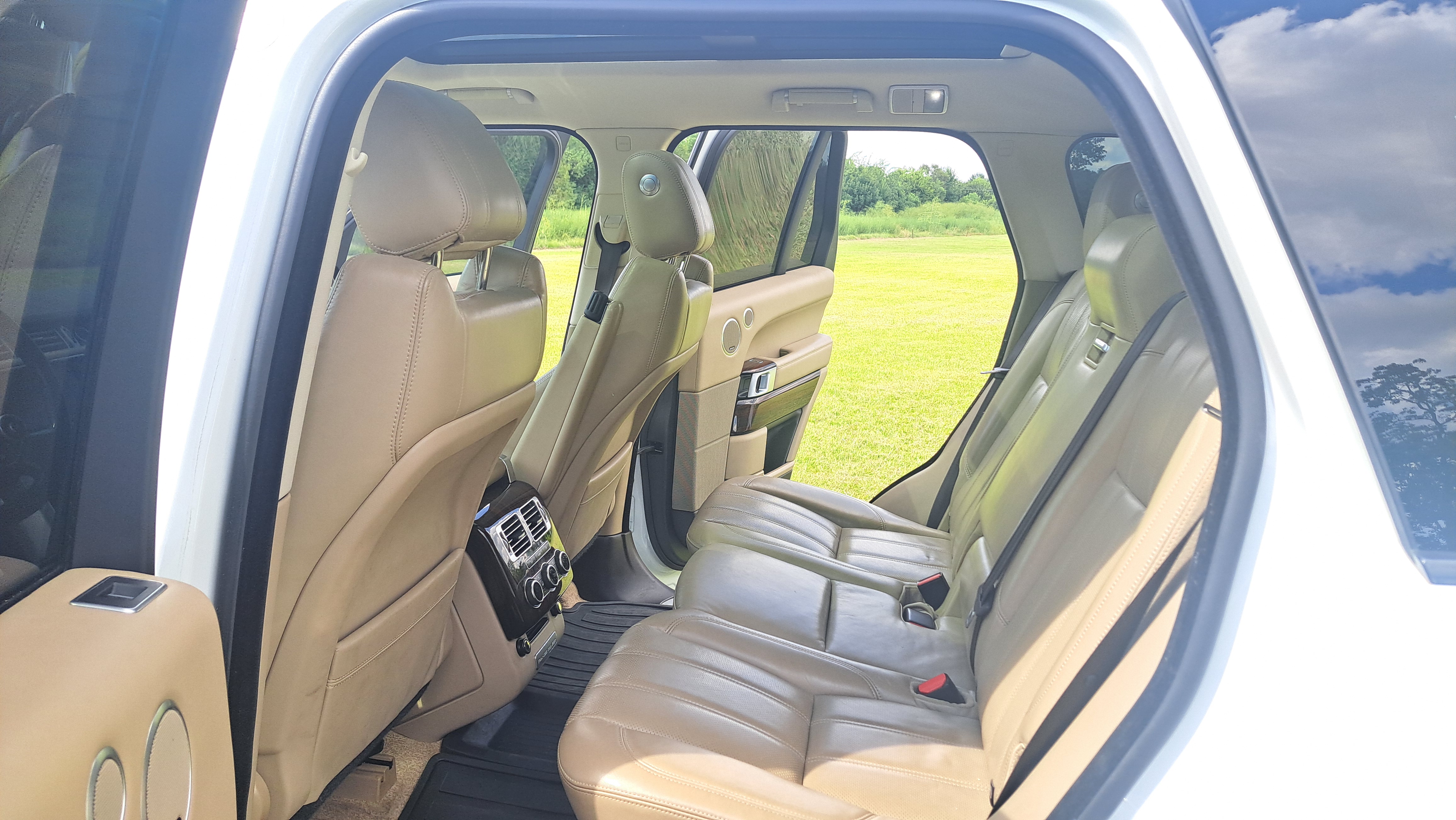 Used 2015 Land Rover Range Rover HSE AWD/4WD image 24
