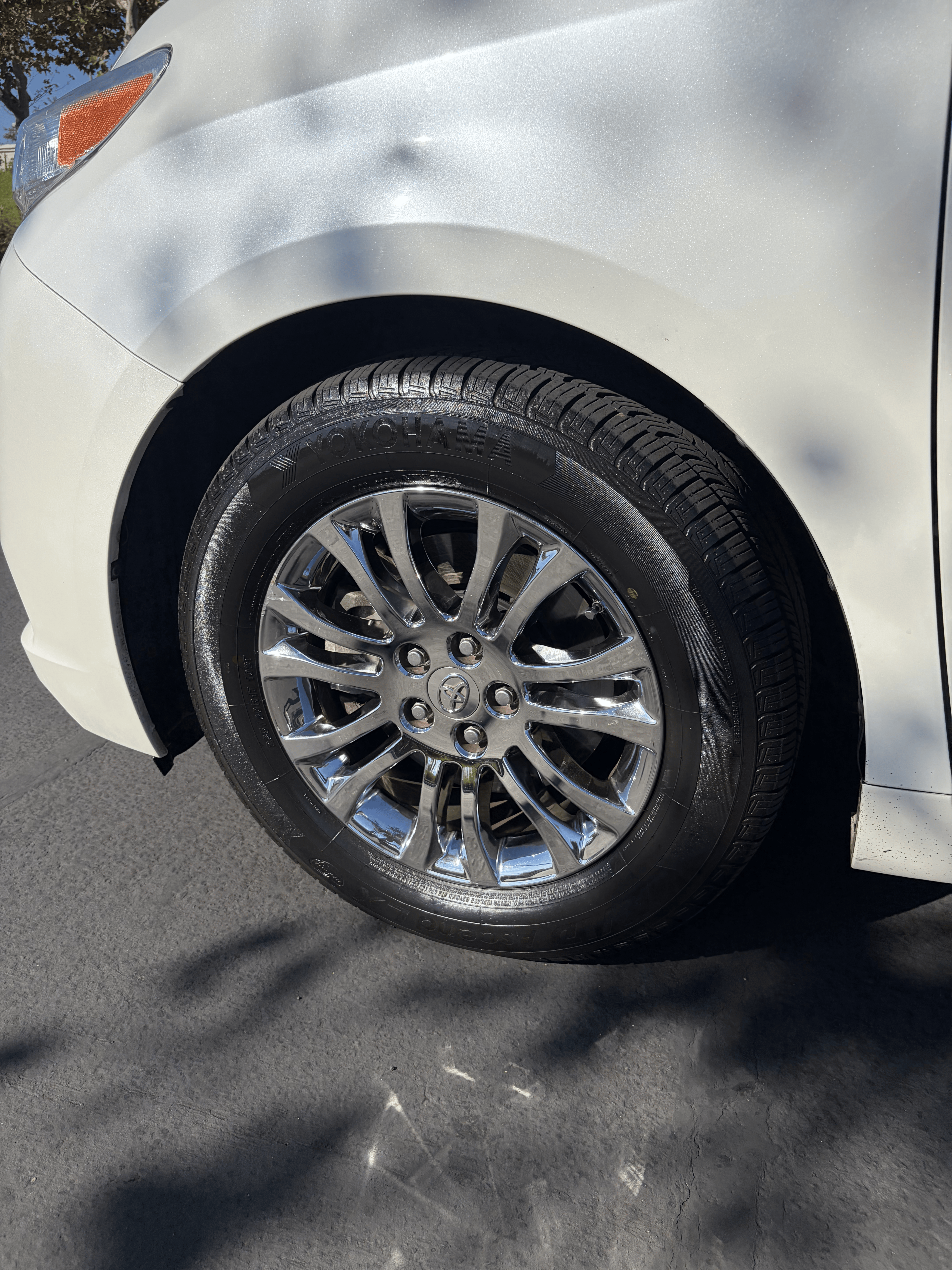 Used 2015 Toyota Sienna XLE w/ XLE Navigation Package FWD image 19