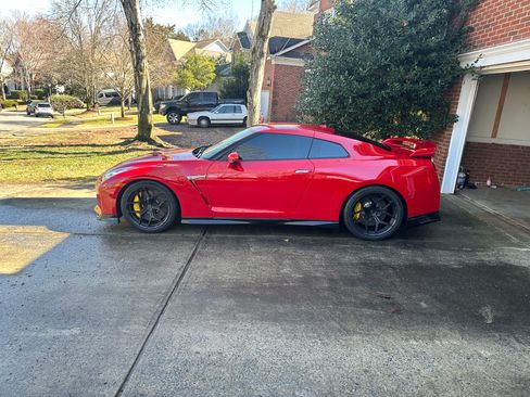 Used 2021 Nissan GT-R Premium AWD/4WD image 8