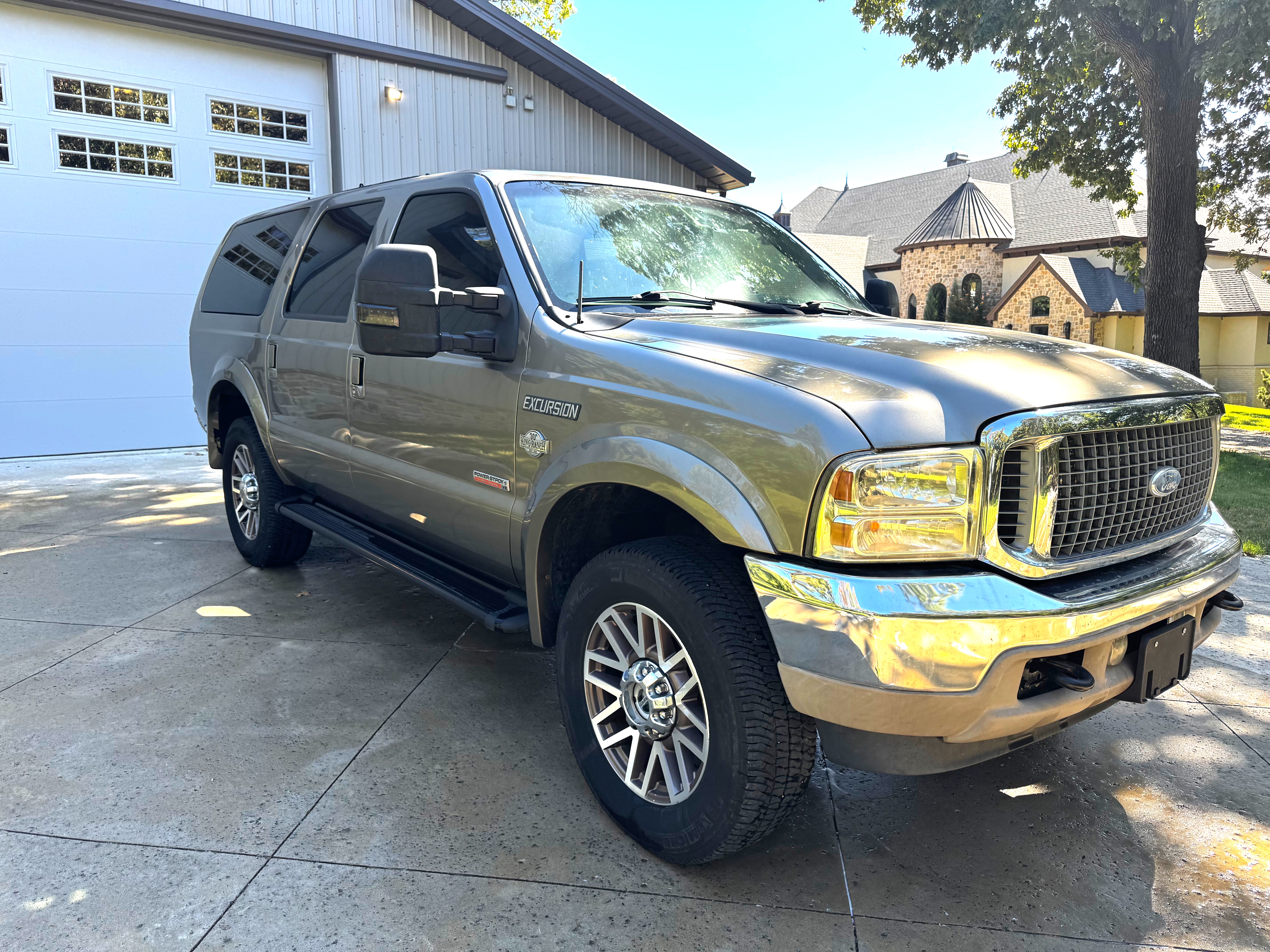 Used 2002 Ford Excursion Limited AWD/4WD image 2