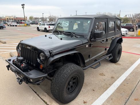 Used 2010 Jeep Wrangler Unlimited Sport AWD/4WD image 2