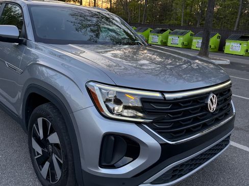 Used 2024 Volkswagen Atlas Cross Sport SE image 4