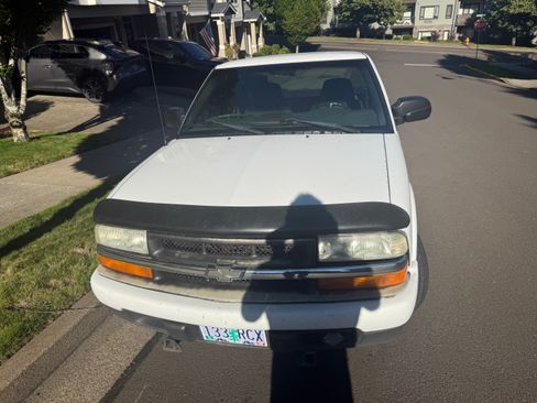 Used 2003 Chevrolet S10 Pickup LS RWD image 1