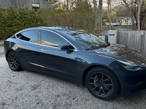 Used 2020 Tesla Model 3 Standard Range Plus image 1
