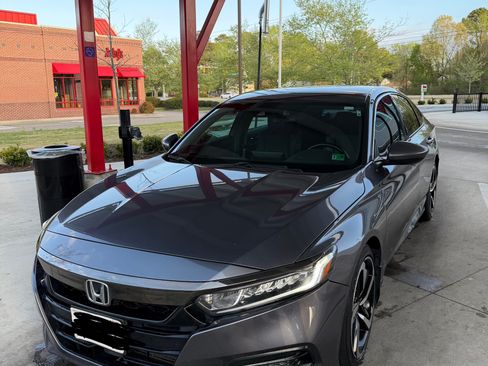 Used 2018 Honda Accord Sport image 2