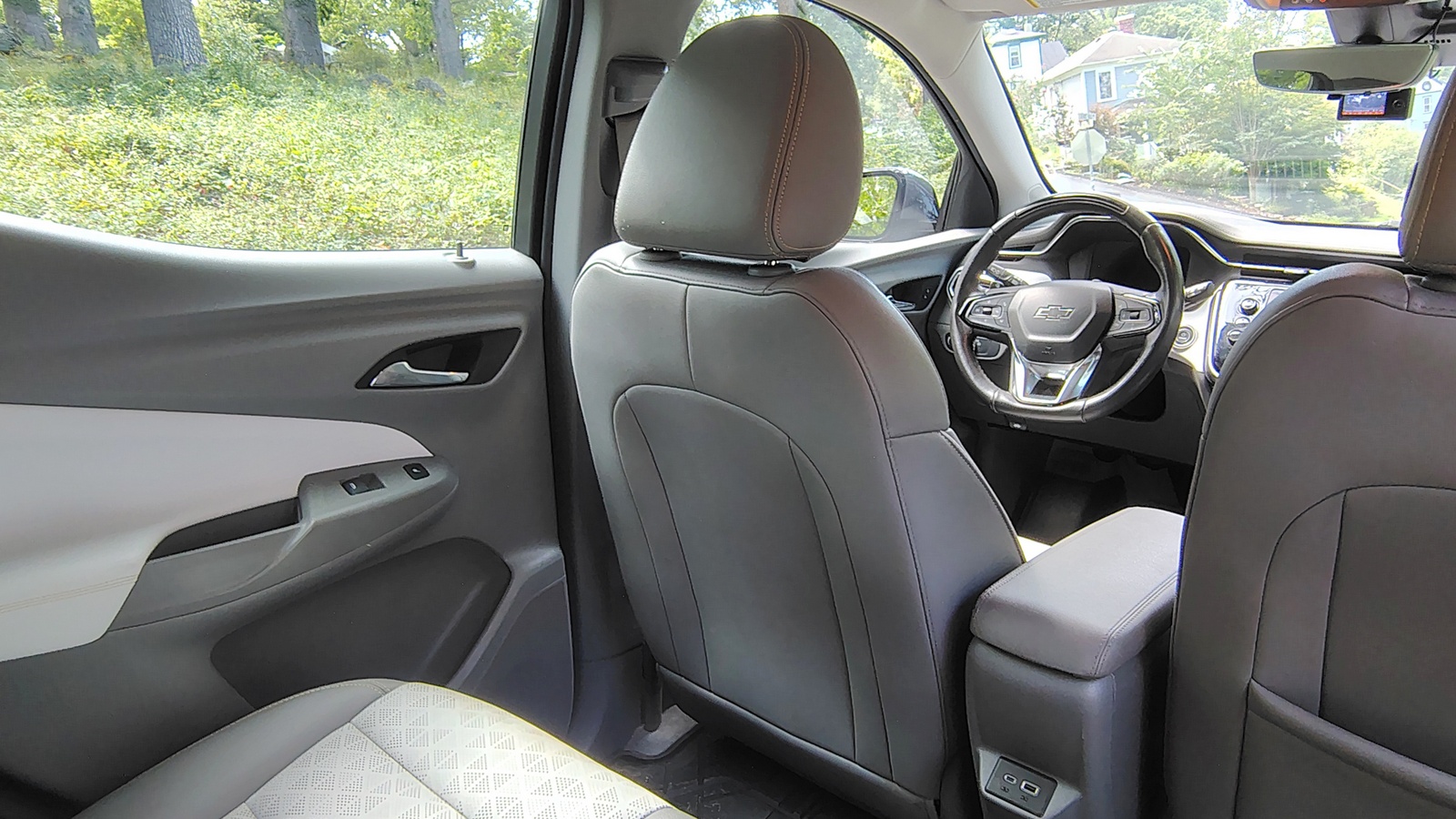 Used 2022 Chevrolet Bolt EUV Premier w/ Super Cruise Package FWD image 28