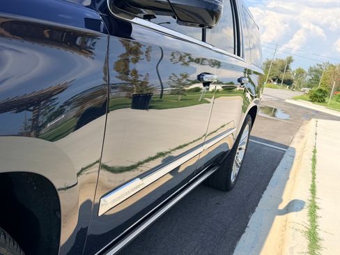Used 2017 Cadillac Escalade ESV Platinum AWD/4WD image 2