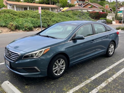Used 2017 Hyundai Sonata SE image 1