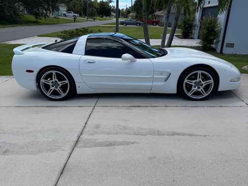 Used 1998 Chevrolet Corvette Coupe w/ Roof Pkg RWD image 4