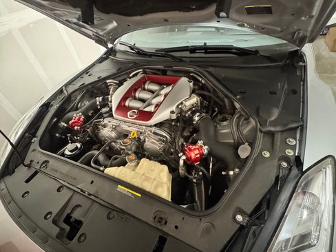 Used 2018 Nissan GT-R Premium AWD/4WD image 2