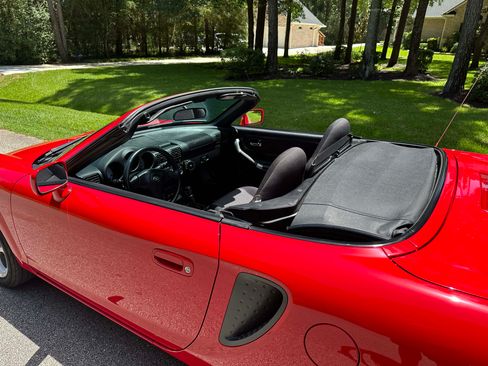 Used 2001 Toyota MR2 RWD image 4