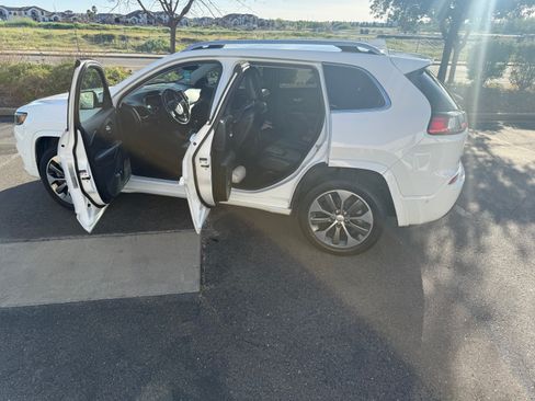 Used 2019 Jeep Cherokee Overland w/ Technology Group image 6