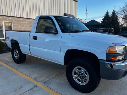 Used 2004 GMC Sierra 1500 W/T image 2