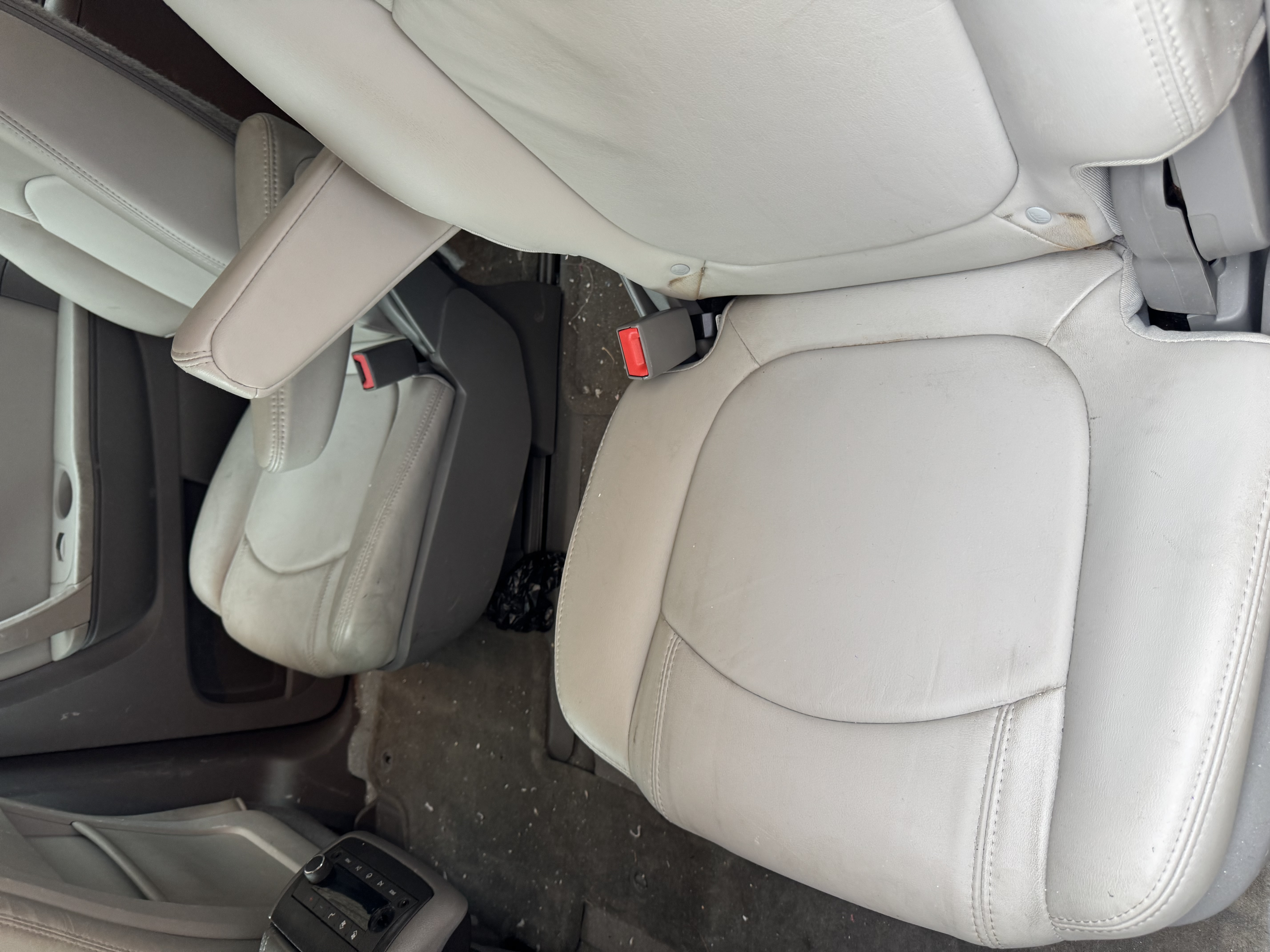 Used 2011 Chevrolet Traverse LT w/ LPO, 'HIT The Road' Package AWD/4WD image 11