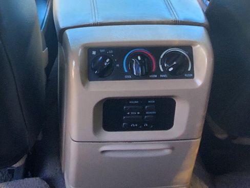 Used 2001 Ford Expedition Eddie Bauer image 6