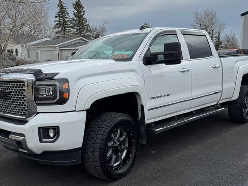 Used 2015 GMC Sierra 2500 Denali image 2