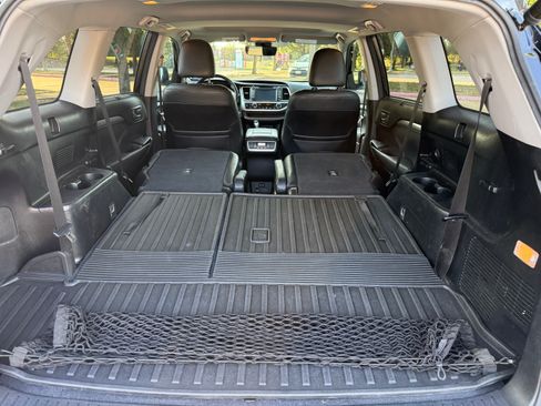 Used 2018 Toyota Highlander XLE FWD image 27