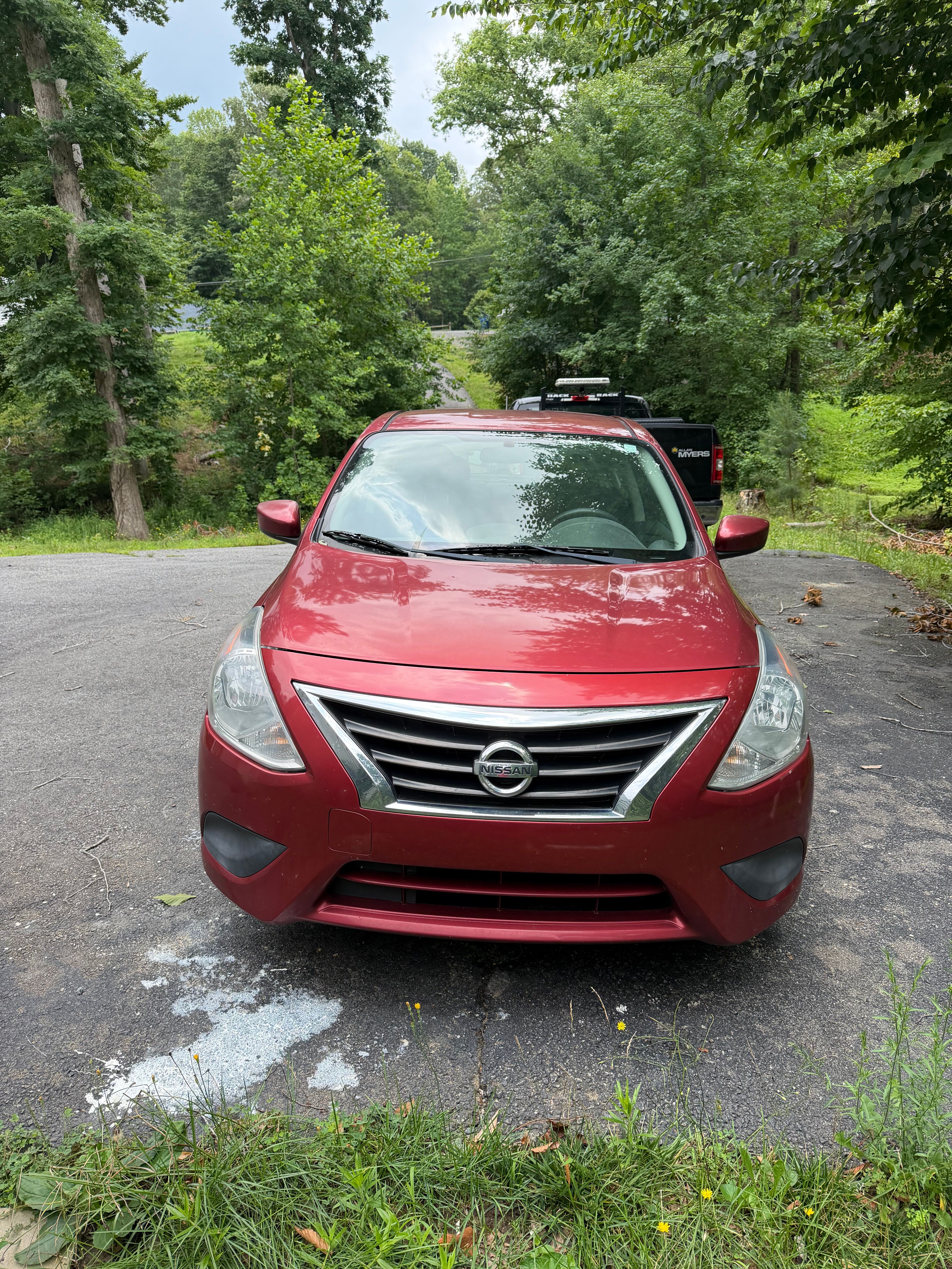 Used 2019 Nissan Versa SV FWD image 1