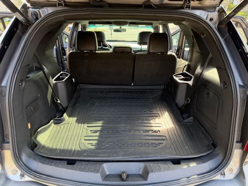 Used 2014 Ford Explorer XLT w/ Equipment Group 202A image 8