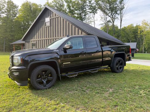 Used 2017 GMC Sierra 1500 SLE w/ Elevation Edition AWD/4WD image 2