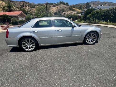 Used 2006 Chrysler 300 SRT8 w/ SRT Option Group II RWD image 9