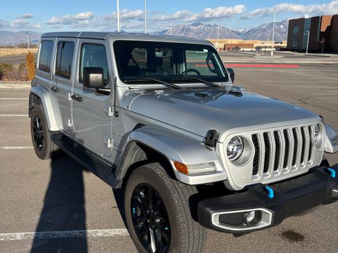 Used 2022 Jeep Wrangler Unlimited Sahara w/ Cold Weather Group image 20