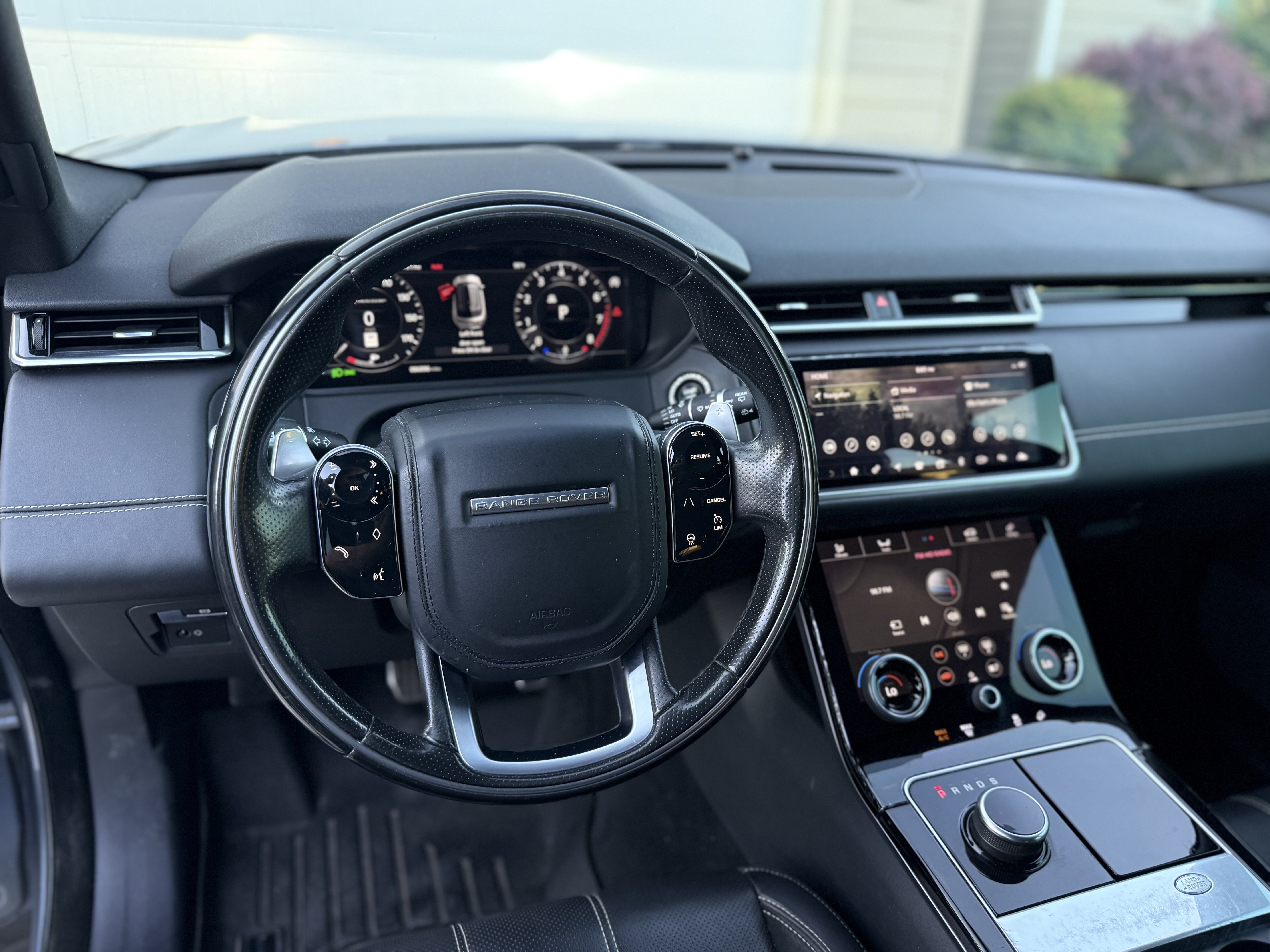 Used 2018 Land Rover Range Rover Velar R-Dynamic SE AWD/4WD image 16