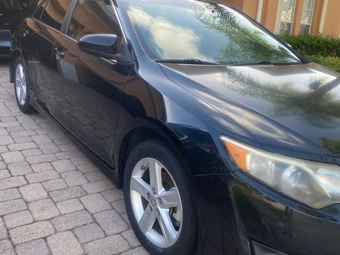 Used 2013 Toyota Camry SE w/ Leather Pkg FWD image 4