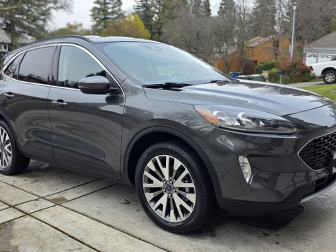 Used 2020 Ford Escape Titanium w/ Titanium Premium Package 2.0 image 9