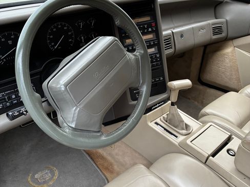 Used 1993 Cadillac Allante FWD image 8